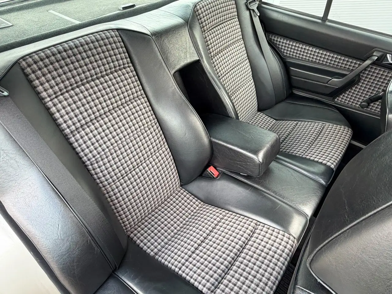 Mercedes-Benz 190 E 2.3-16 Automatik KLIMA SCHIEBEDACH H-ZULA, foto 9