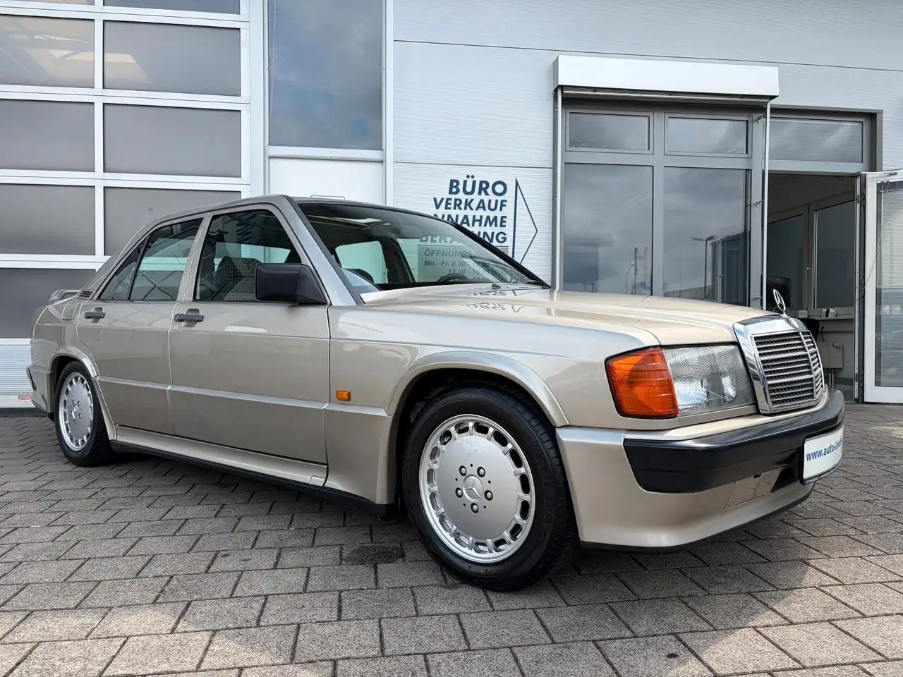 Mercedes-Benz 190 E 2.3-16 Automatik KLIMA SCHIEBEDACH H-ZULA, foto 2