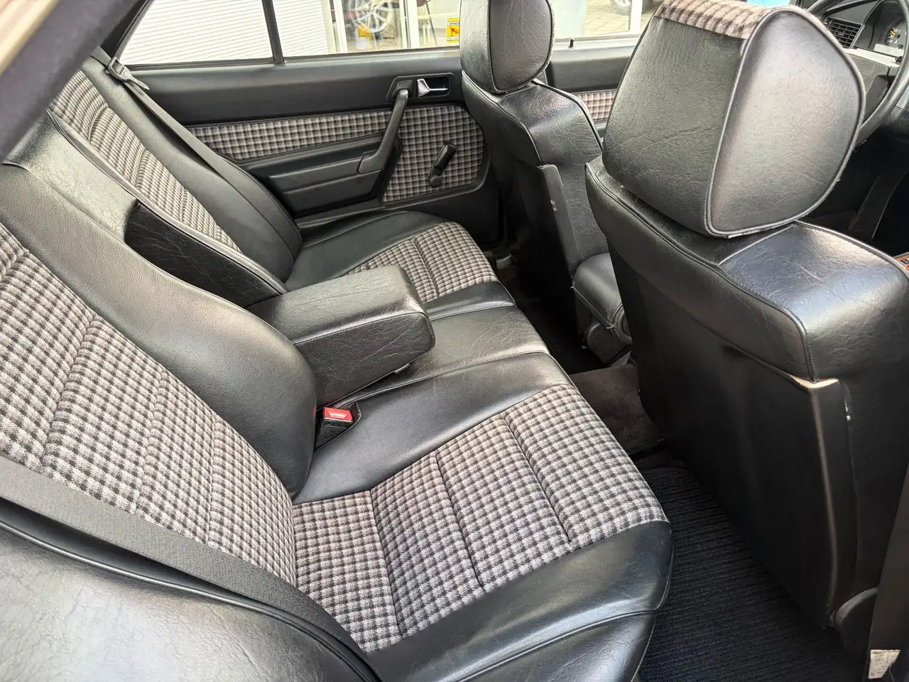Mercedes-Benz 190 E 2.3-16 Automatik KLIMA SCHIEBEDACH H-ZULA, foto 8