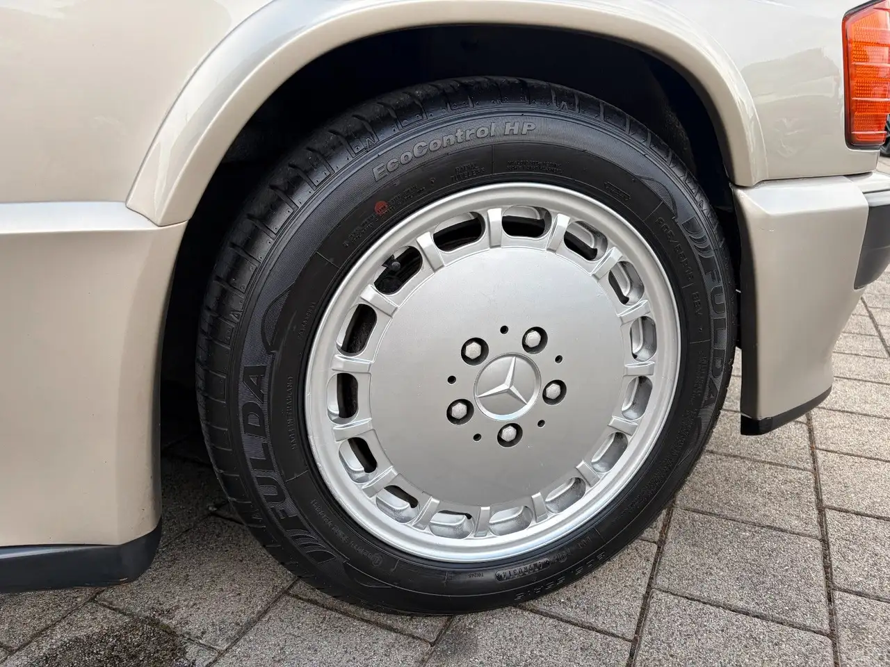 Mercedes-Benz 190 E 2.3-16 Automatik KLIMA SCHIEBEDACH H-ZULA, foto 4