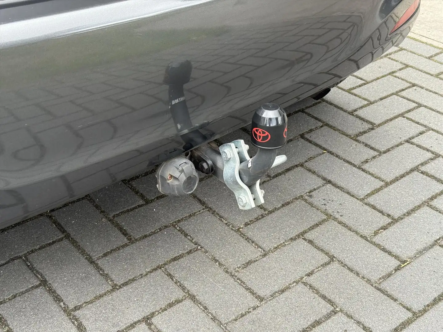 Toyota Yaris 1.0 VVT-i 5D Comfort Plus | Trekhaak, Aircondition Gris - 2