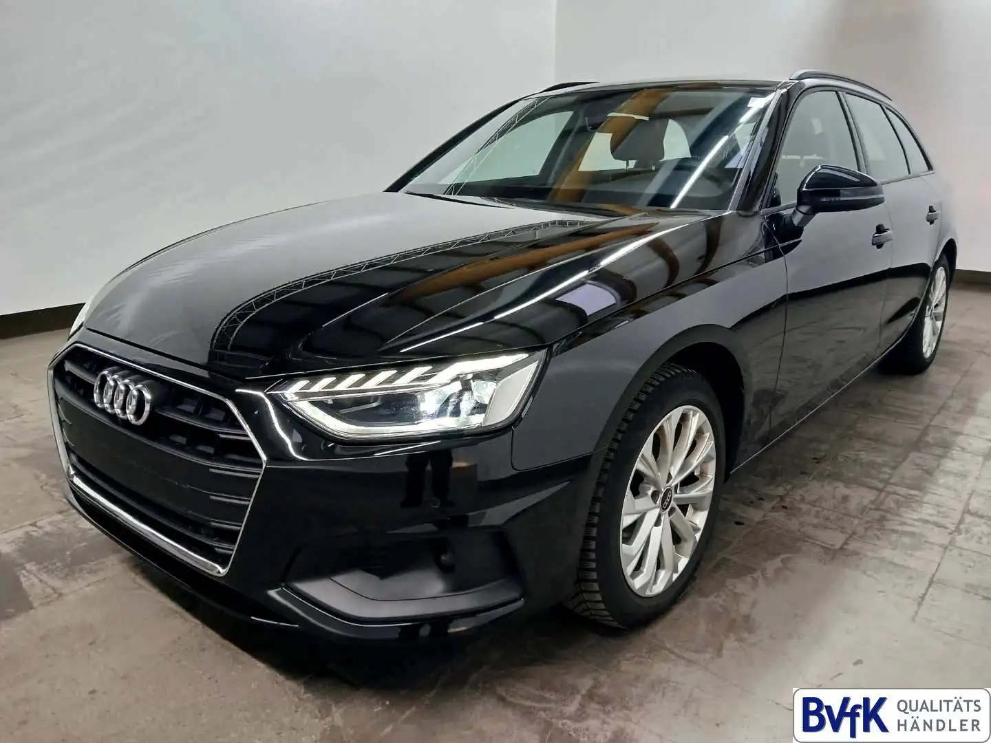 Audi A4 30 TDI S-Tronic LED MMI 360GRAD Zwart - 1