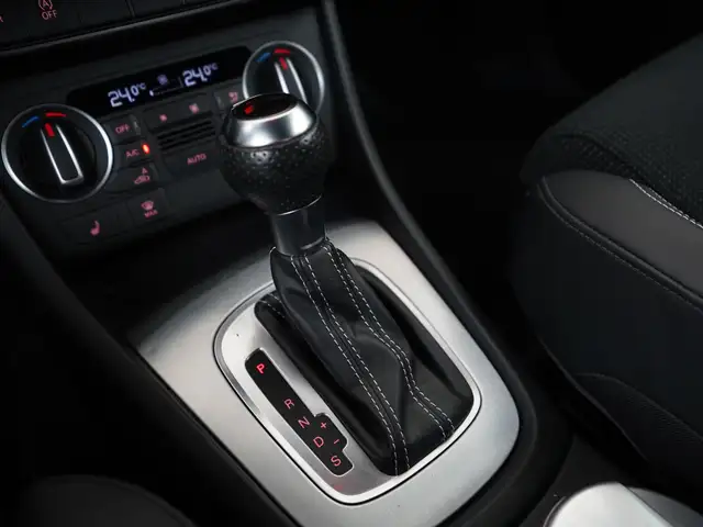 Audi Q3 view 10