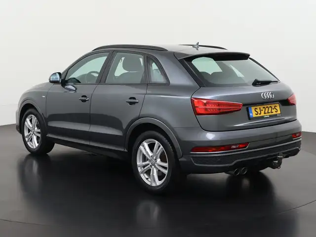 Audi Q3 view 6