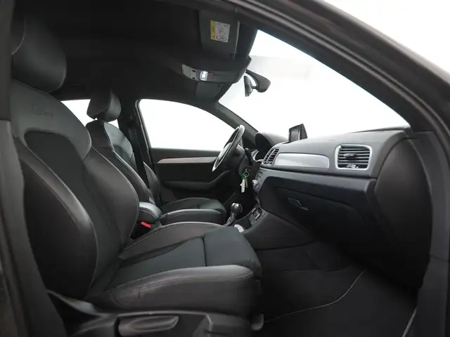 Audi Q3 view 3