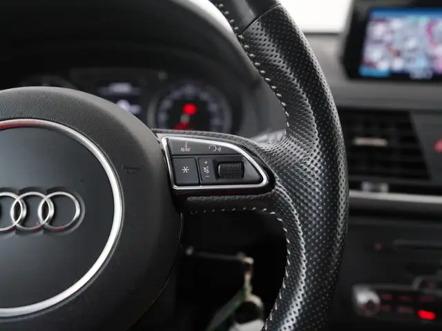 Audi Q3 view 9