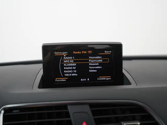 Audi Q3 view 16