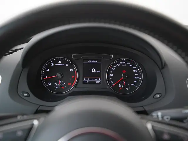 Audi Q3 view 8