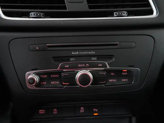 Audi Q3 view 13