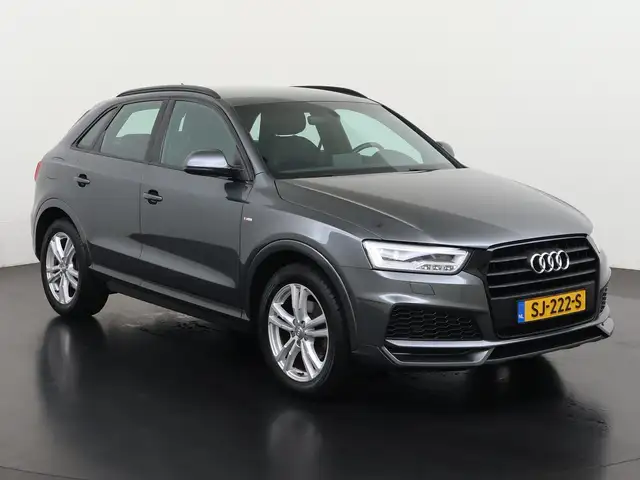 Audi Q3 view 30