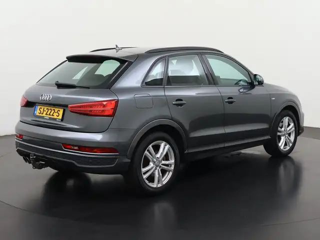 Audi Q3 view 4