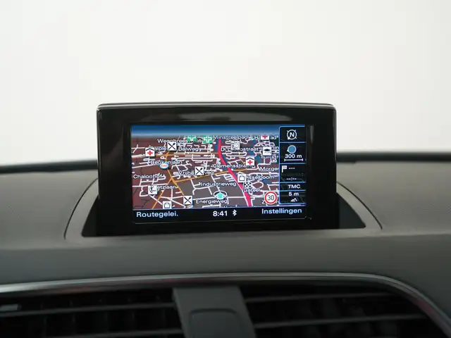 Audi Q3 view 14