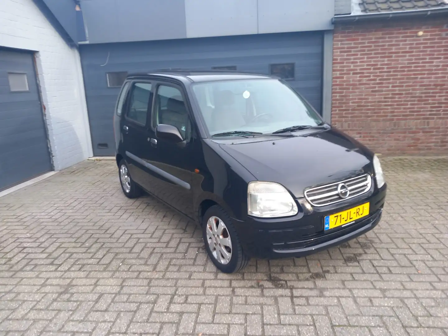 Opel Agila 1.2-16V Star Edition,Van eerste eigenaar,Lichtmeta Zwart - 2