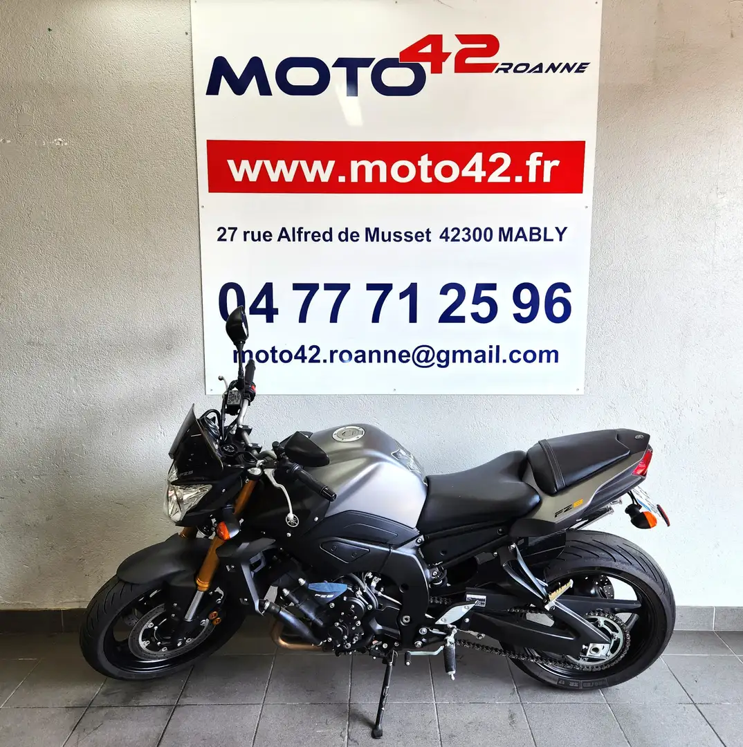 Yamaha FZ 8 Gris - 1