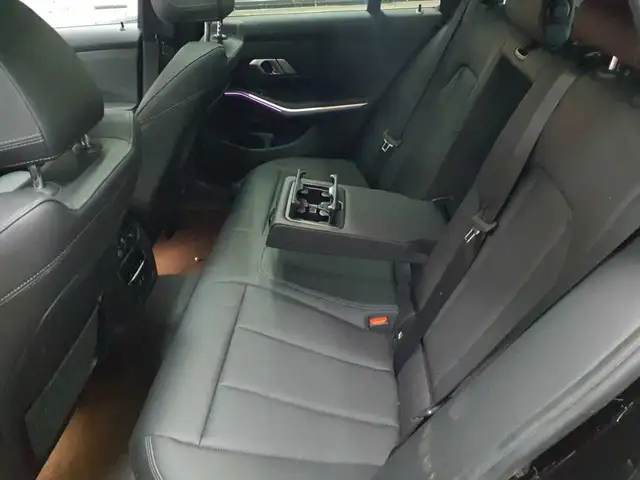 BMW 3 Series view 13