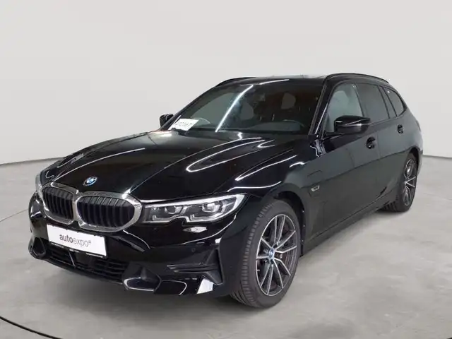 BMW 3 Series view 2