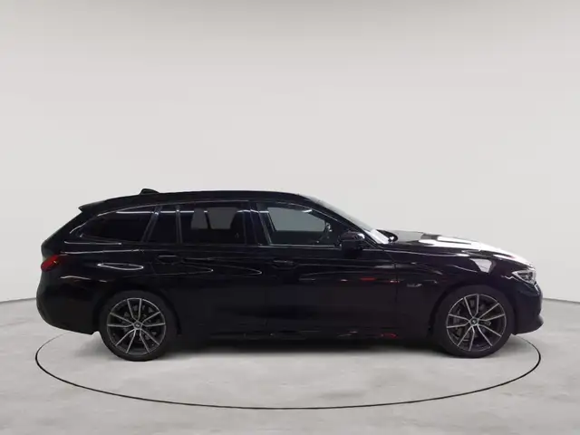 BMW 3 Series view 3