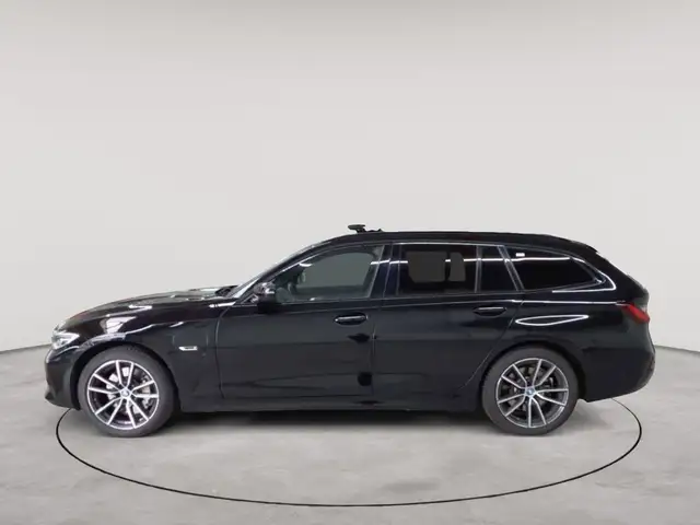 BMW 3 Series view 6