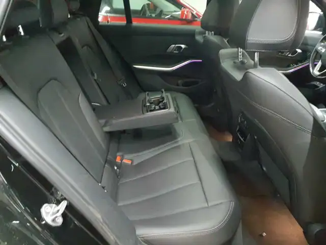BMW 3 Series view 14