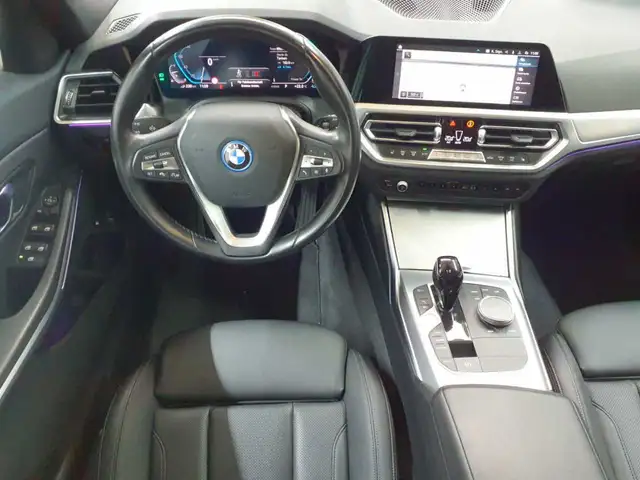 BMW 3 Series view 9