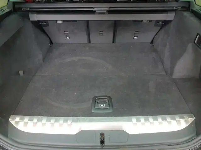 BMW 3 Series view 15