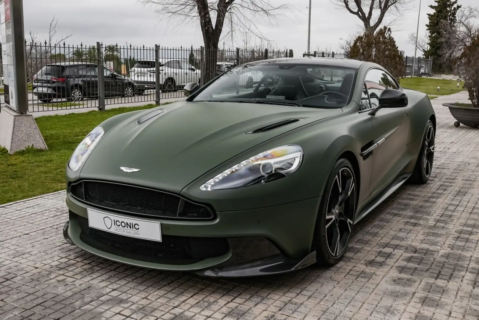 Aston Martin Vanquish Negro - 2