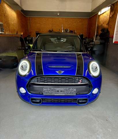 Imagine MINI Cooper SD 8G Automatik, ACC, LED, H&K, PANO, RFK