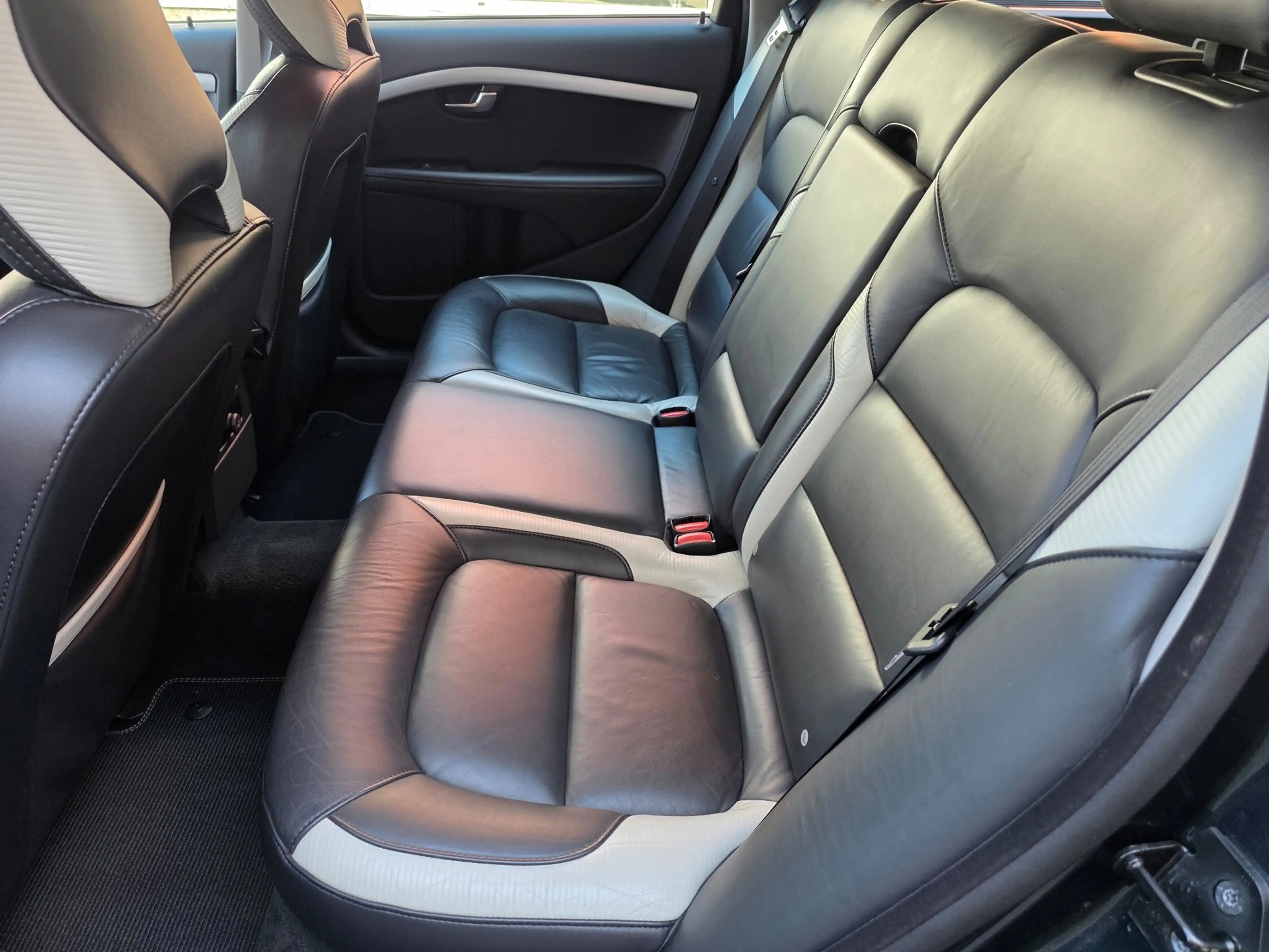 Volvo V70 1.6 T4 R-Edition Automaat BJ.2013 / Navi / Leder / — photo 13