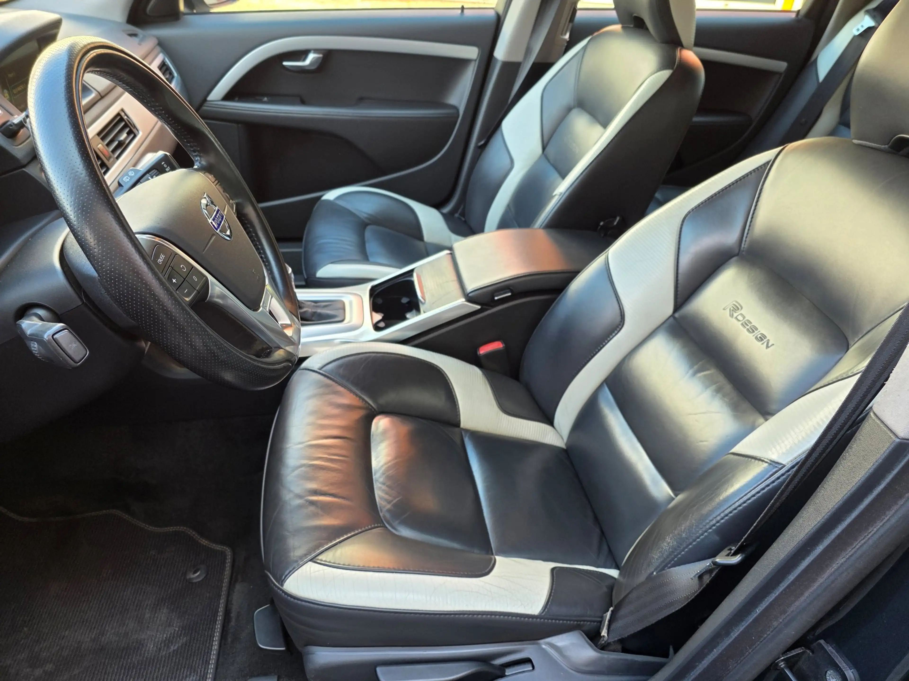 Volvo V70 1.6 T4 R-Edition Automaat BJ.2013 / Navi / Leder / — photo 12
