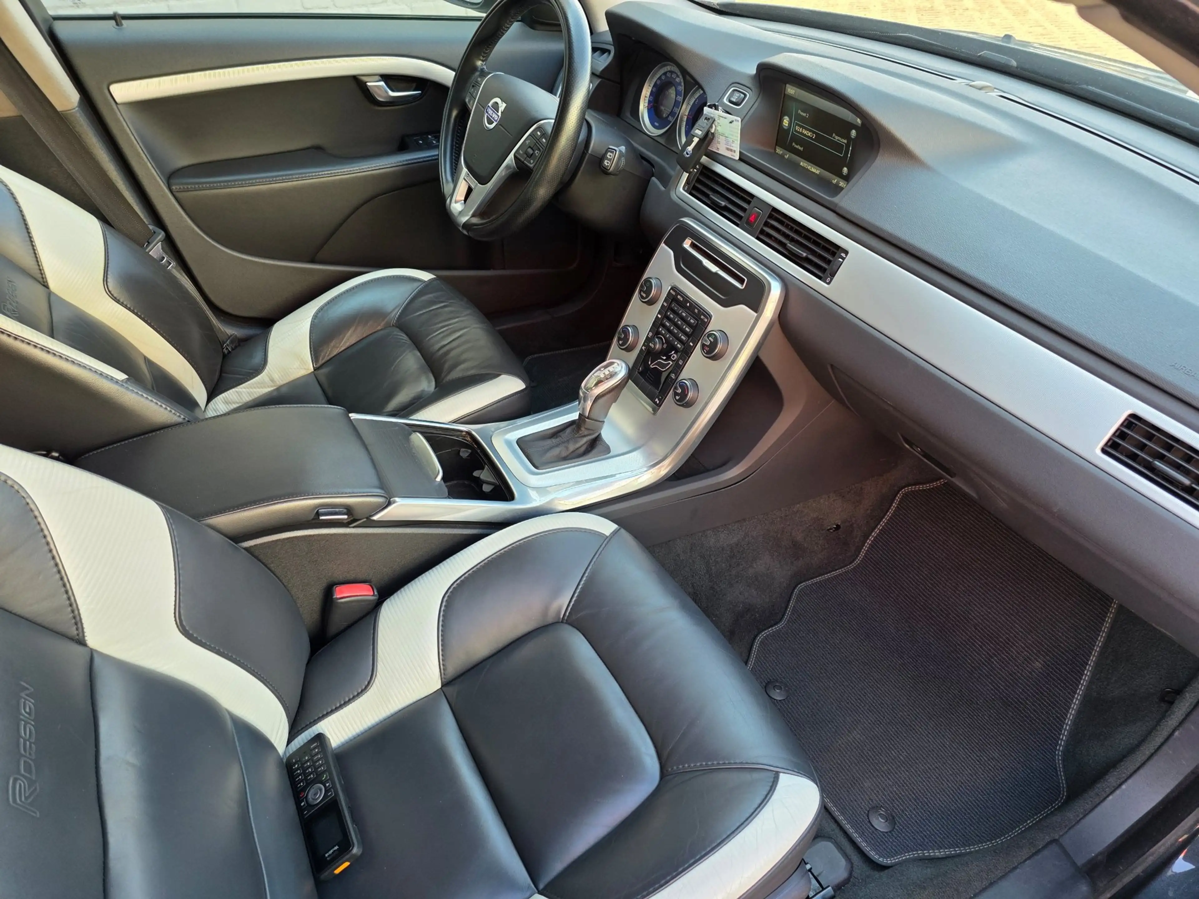 Volvo V70 1.6 T4 R-Edition Automaat BJ.2013 / Navi / Leder / — photo 16