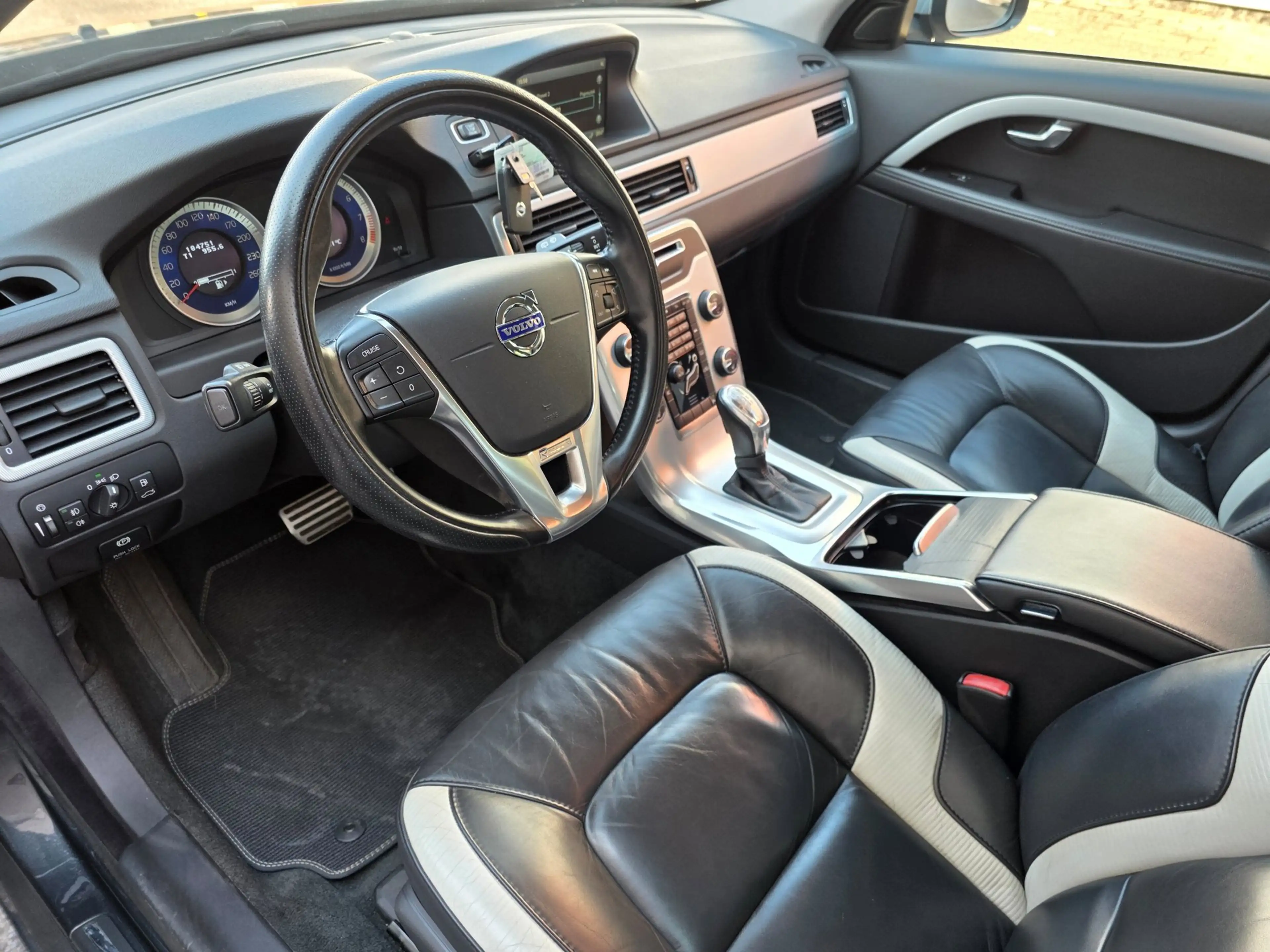 Volvo V70 1.6 T4 R-Edition Automaat BJ.2013 / Navi / Leder / — photo 11