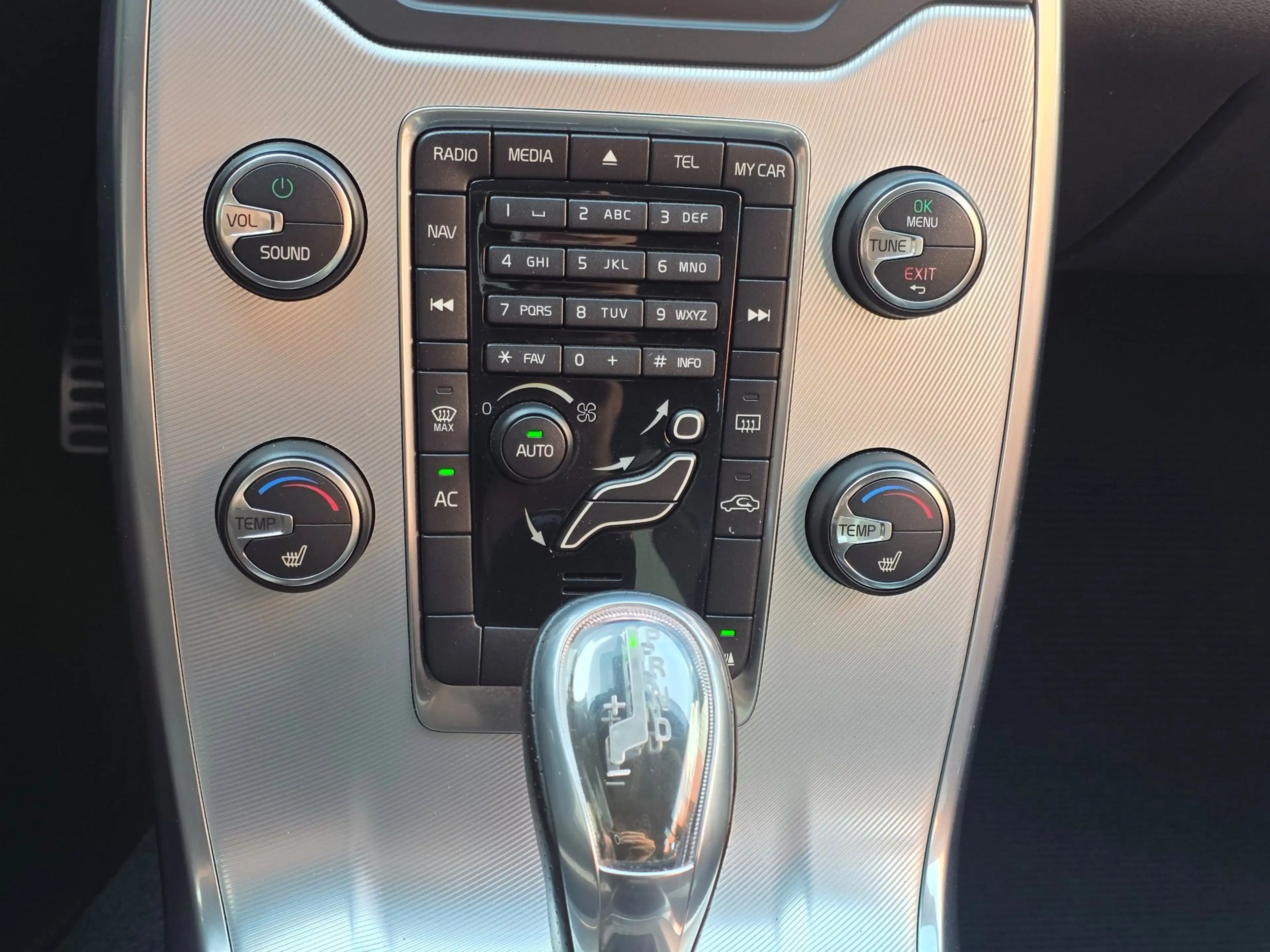 Volvo V70 1.6 T4 R-Edition Automaat BJ.2013 / Navi / Leder / — photo 22