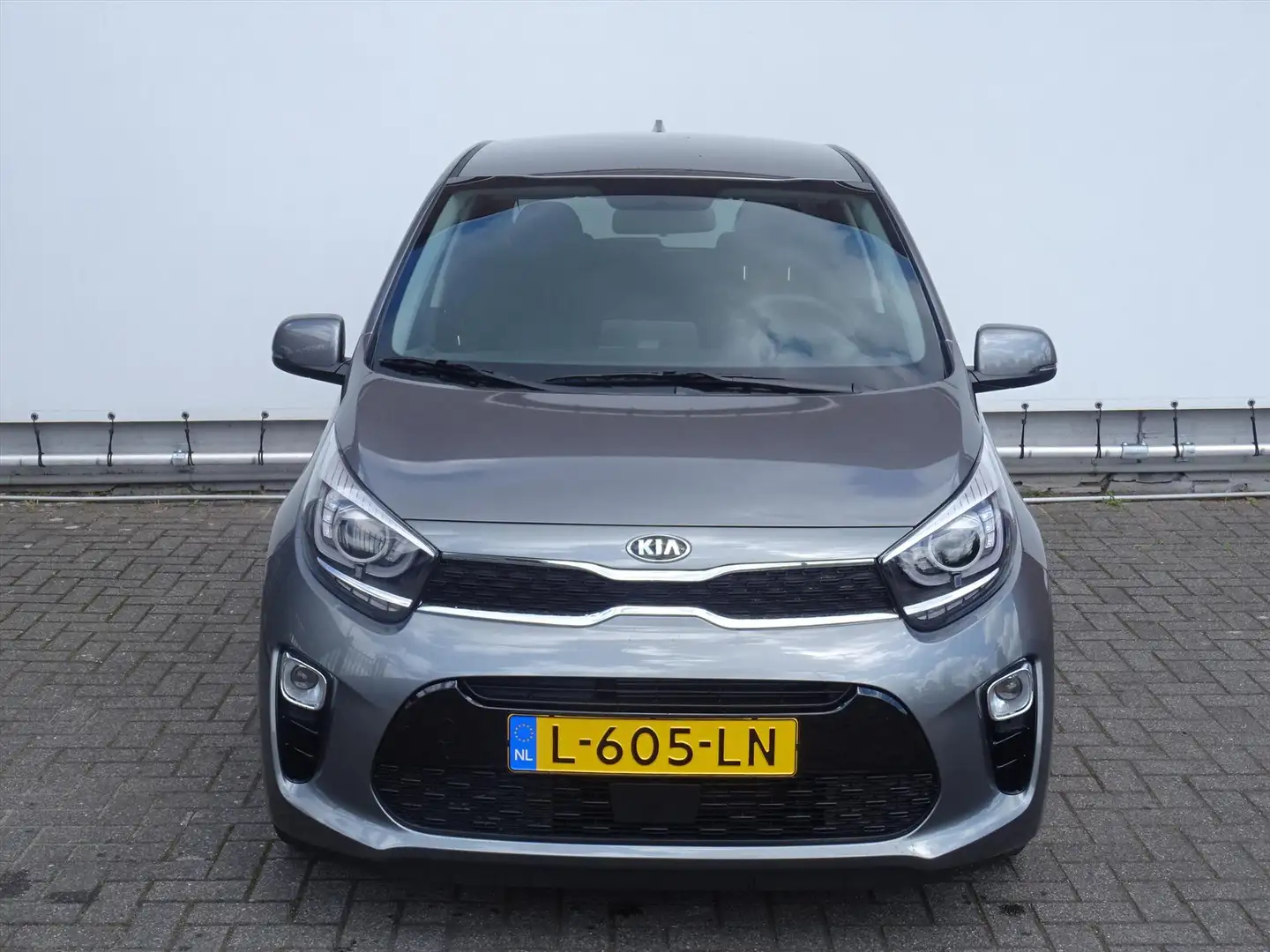Kia Picanto 1.0 MPi 67pk 4-zits DynamicPlusLine / 22.000 KM Grijs - 2