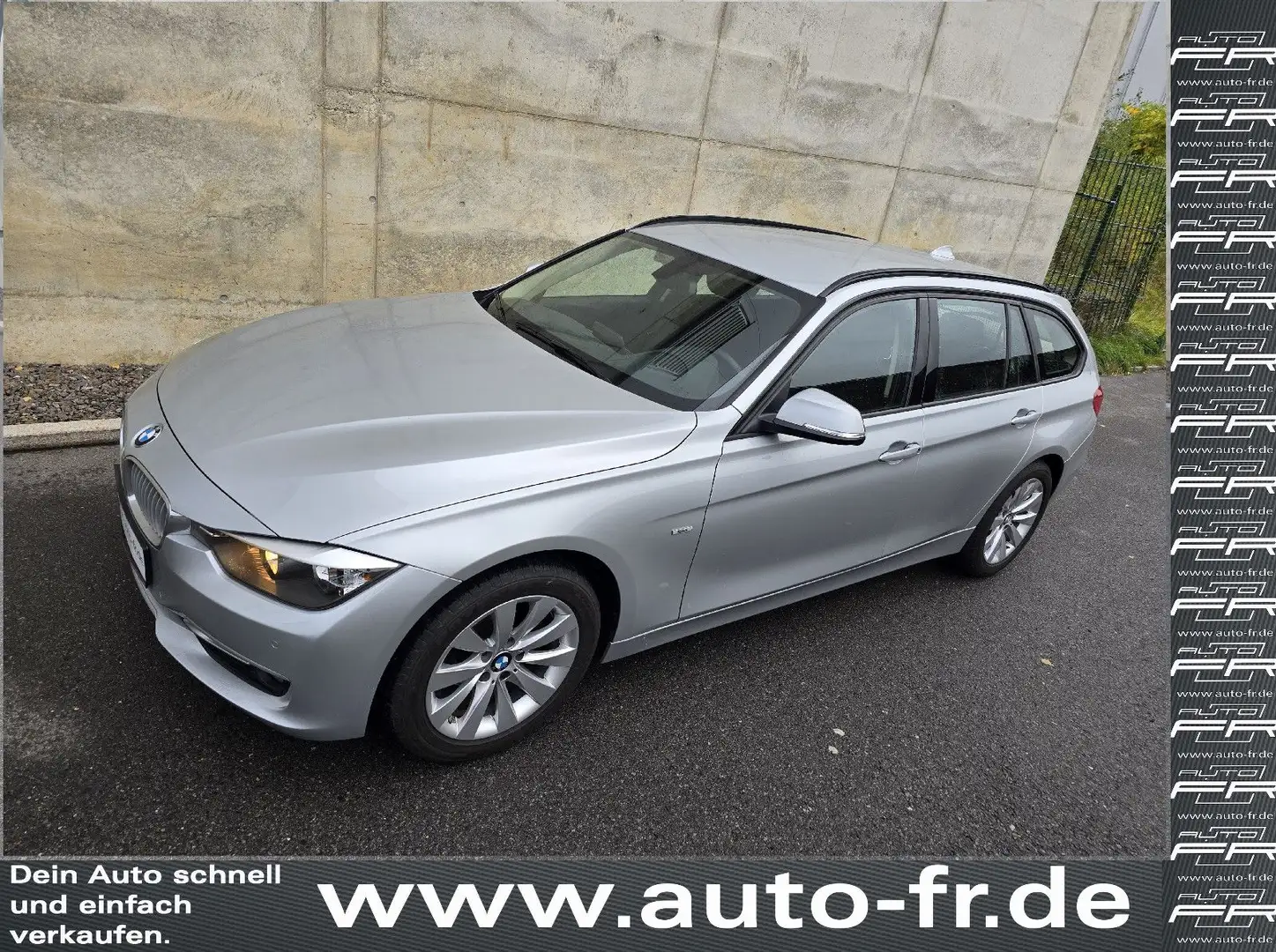 BMW 320 i Touring F31 184PS 1.Hand erst74Tkm NAVI PDC Silber - 1