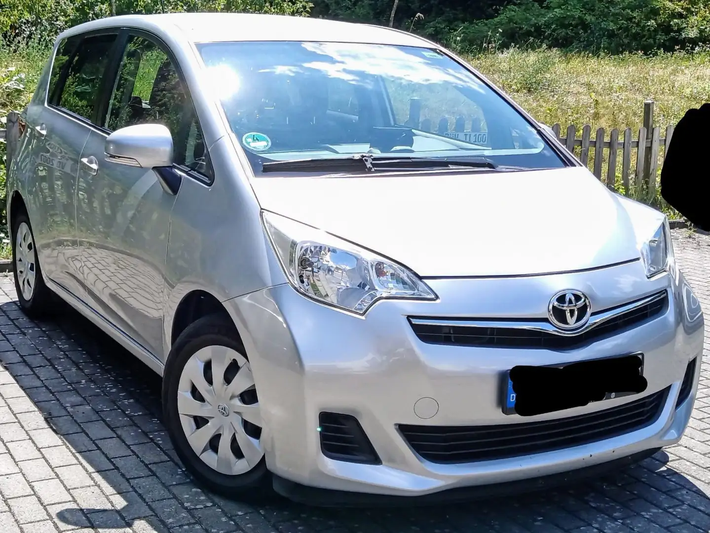 Toyota Verso-S Verso S 1.33 VVT-i Life Plateado - 1