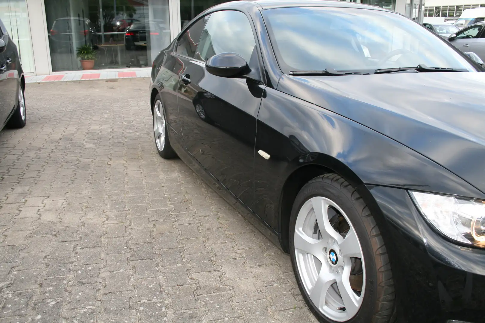 BMW 320 i Coupe (E92) Schwarz - 1
