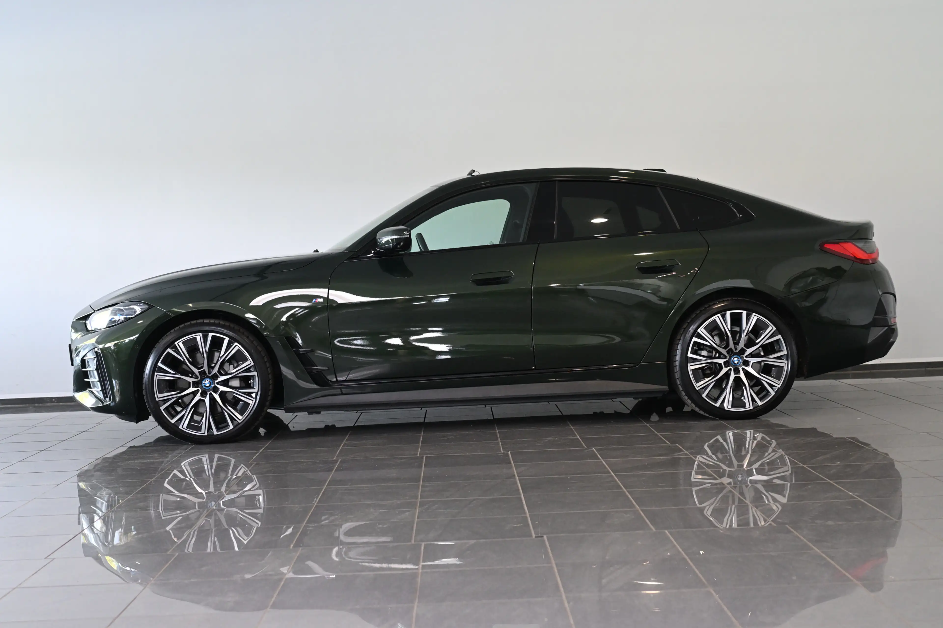 BMW i4 35 eDrive M Sport AHK GSD ACC H&K Laser 20 — photo 3