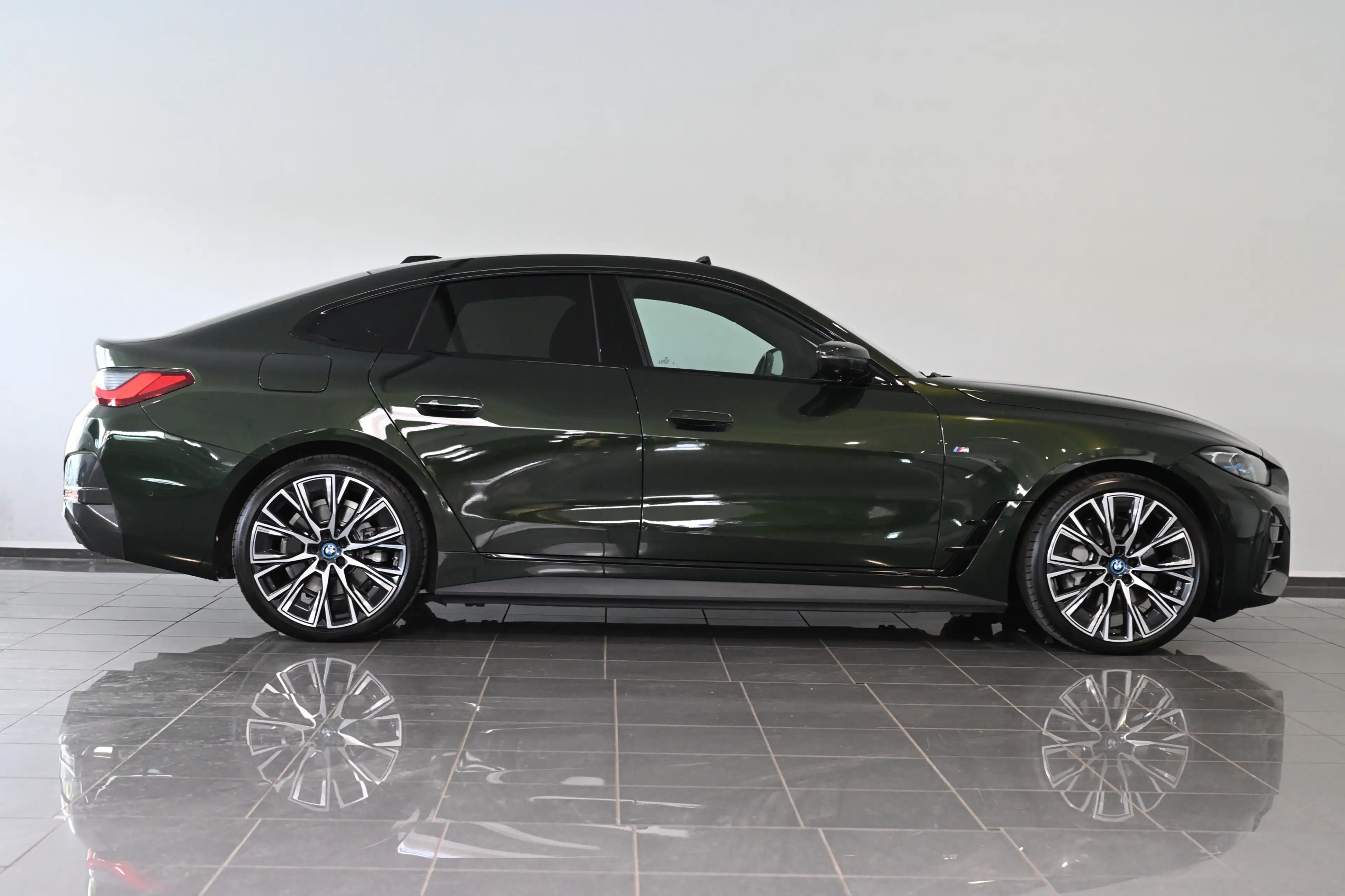 BMW i4 35 eDrive M Sport AHK GSD ACC H&K Laser 20 — photo 4