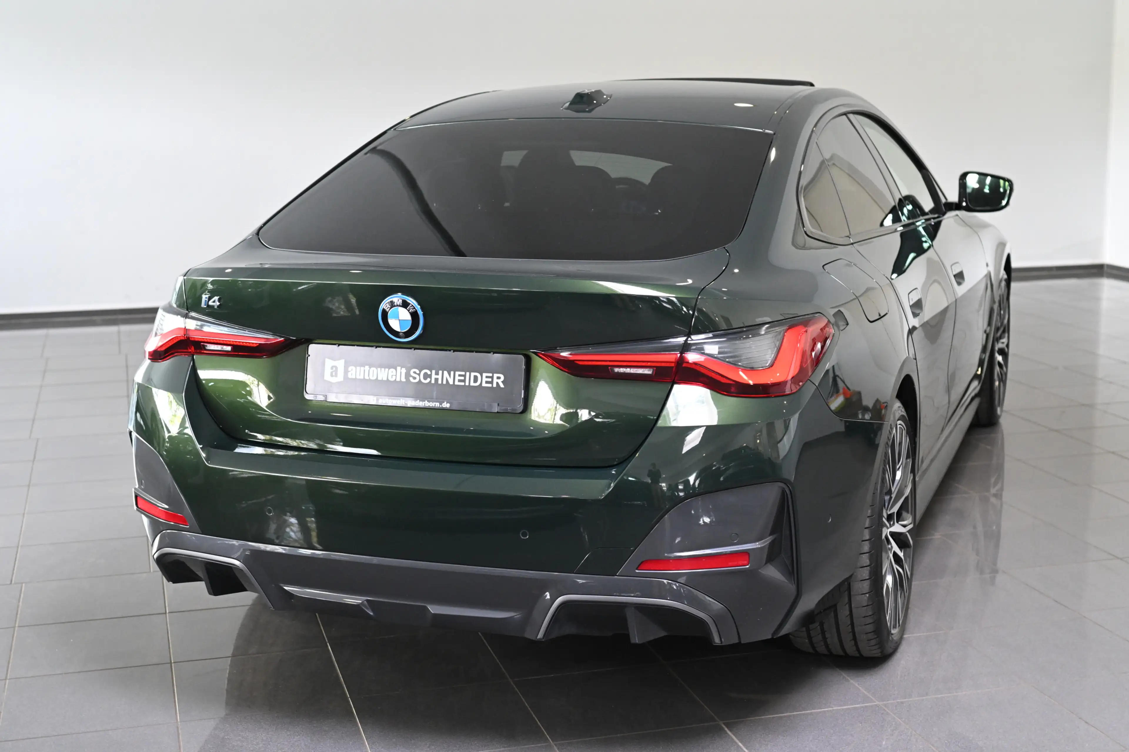 BMW i4 35 eDrive M Sport AHK GSD ACC H&K Laser 20 — photo 2
