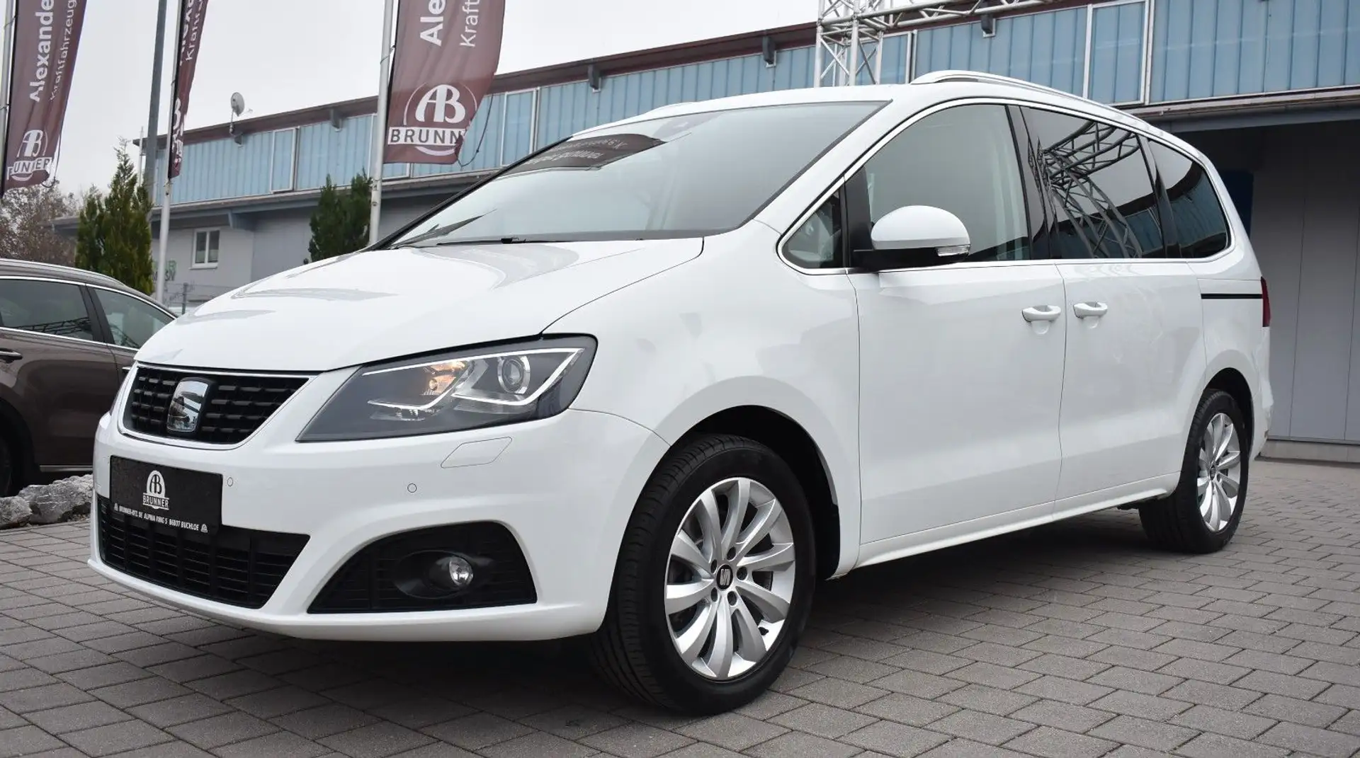 SEAT Alhambra Style / Pano / AHK Weiß - 2