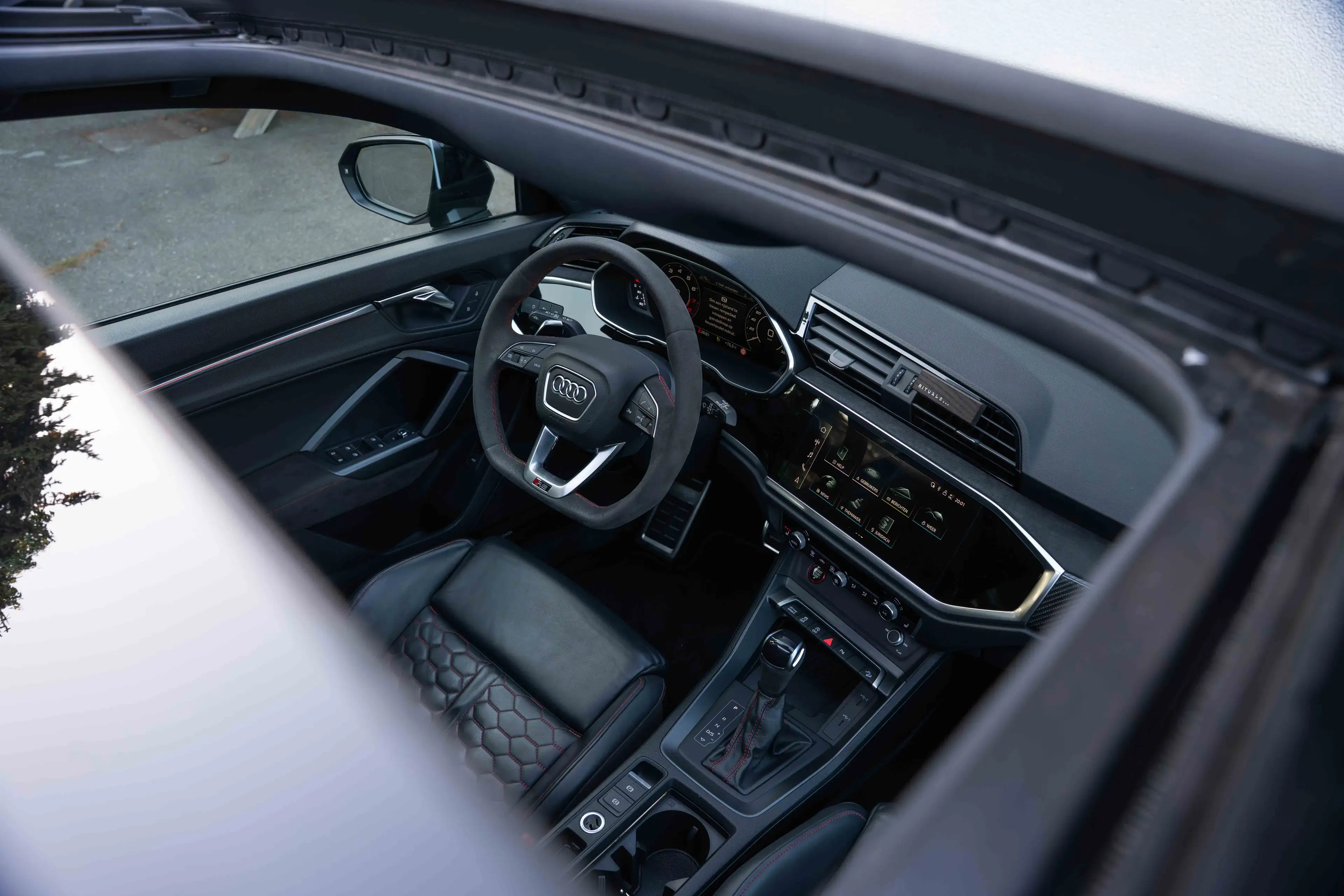 Audi RS Q3 Sportback 2.5 TFSI MATRIX/PANO/MAXTON/SONOS3D/AMBIENTE/360°/CARPLAY — photo 11
