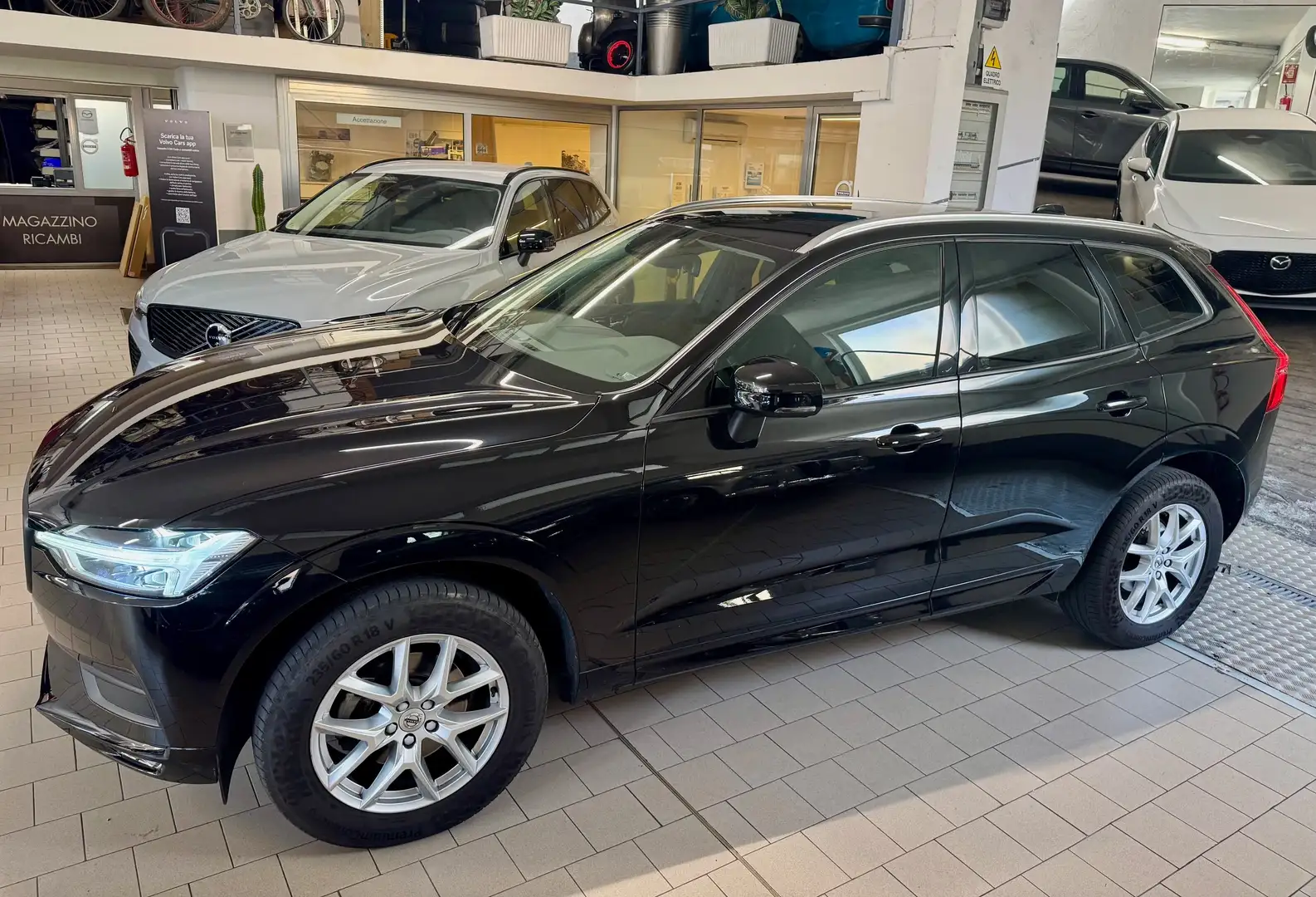 Volvo XC60 XC60 2.4 d4 Business awd 190cv Tagliandata Noir - 1