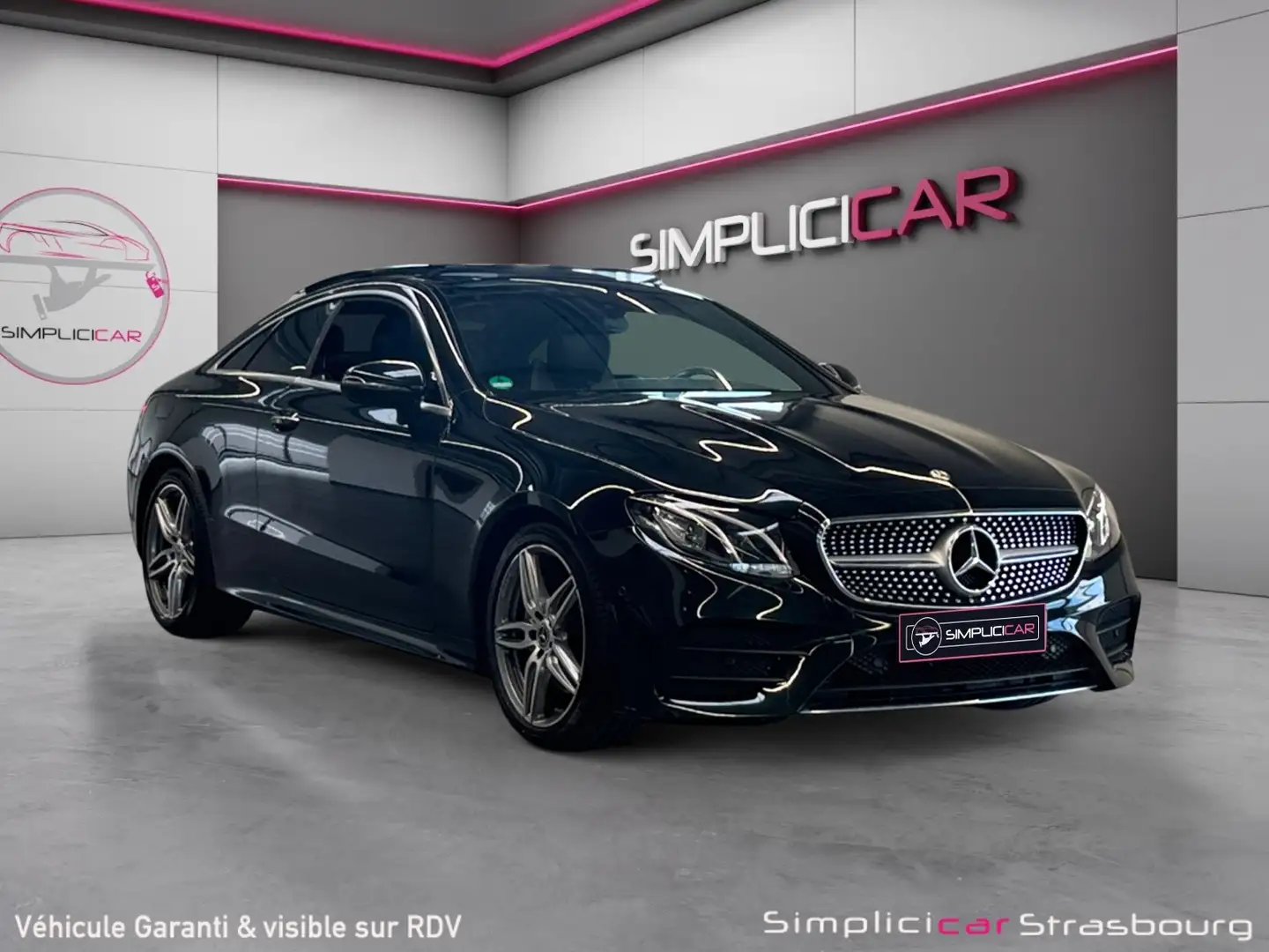Mercedes-Benz AMG Line Schwarz - 1