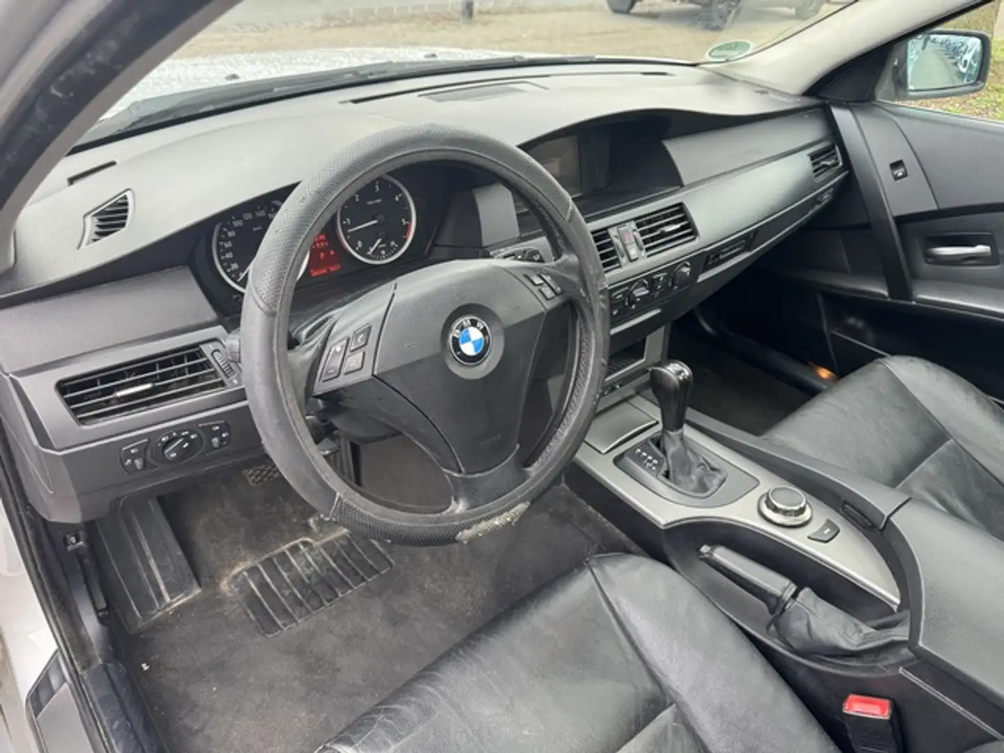 BMW 525 d touring Aut Leder Klima Panorama AHK Silber - 2
