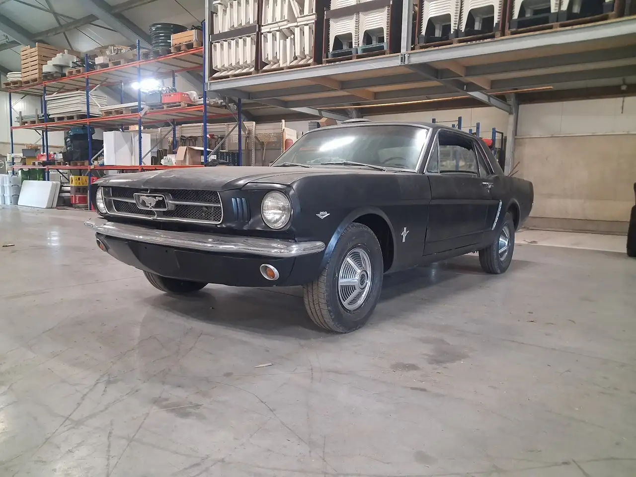 Ford Mustang v8 — photo 1 of 7
