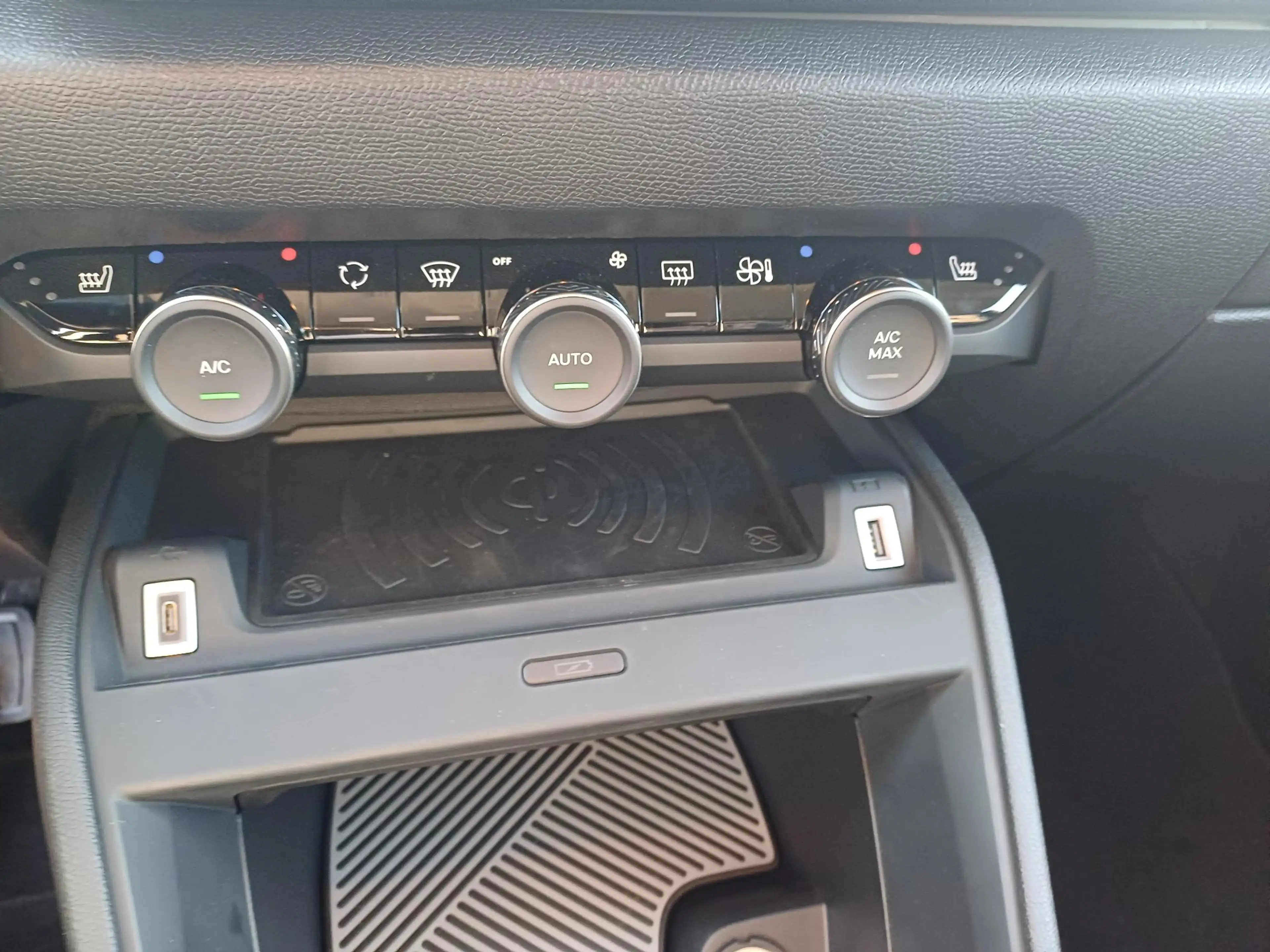 Citroen E-C4 Electric 115 kW PLUS — photo 15