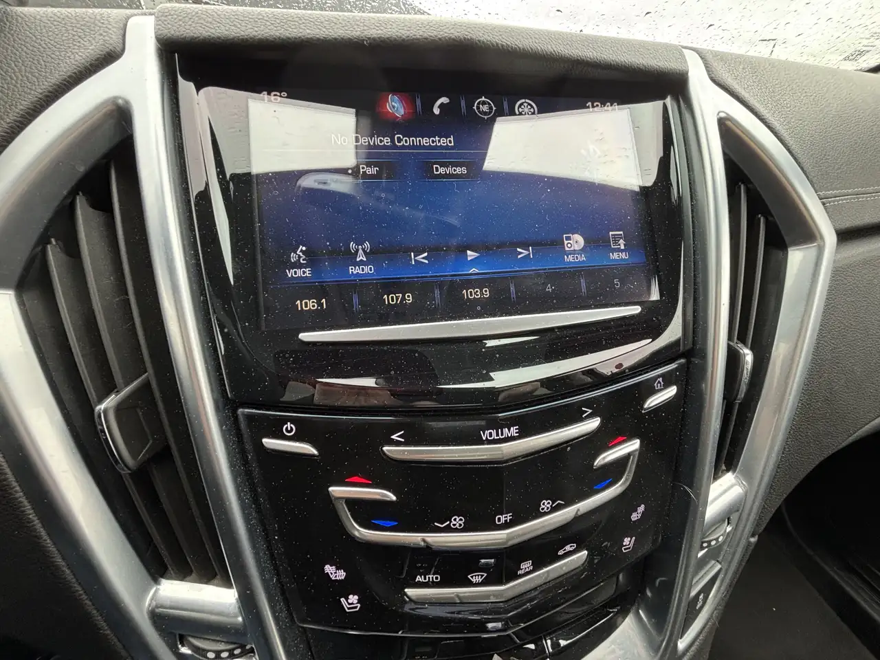 Cadillac SRX снимка Cadillac SRX