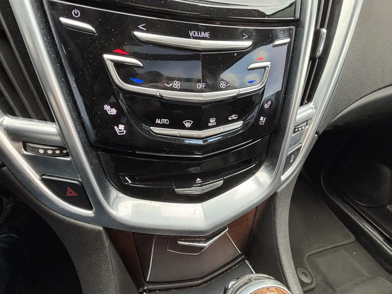 Cadillac SRX снимка Cadillac SRX
