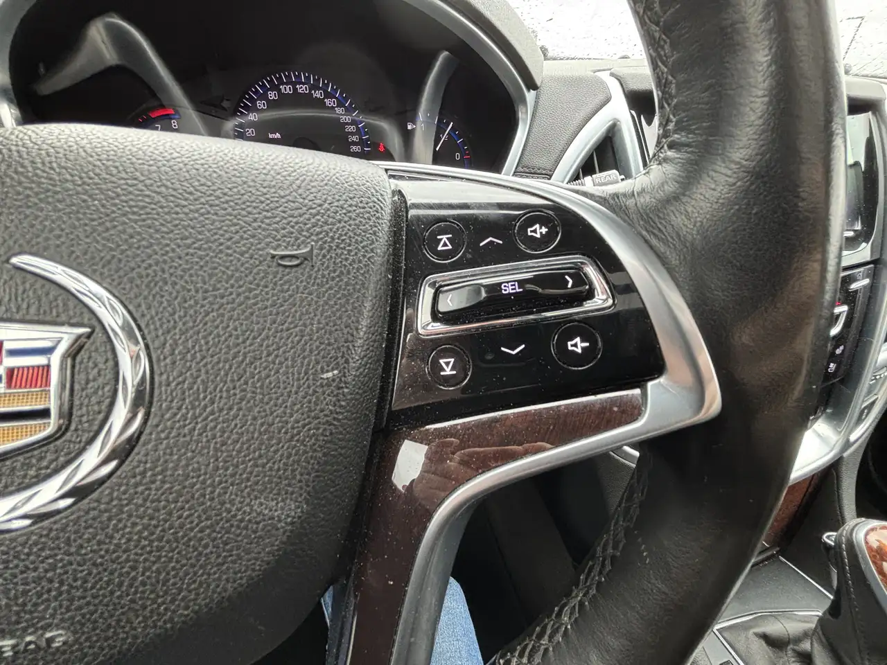 Cadillac SRX снимка Cadillac SRX