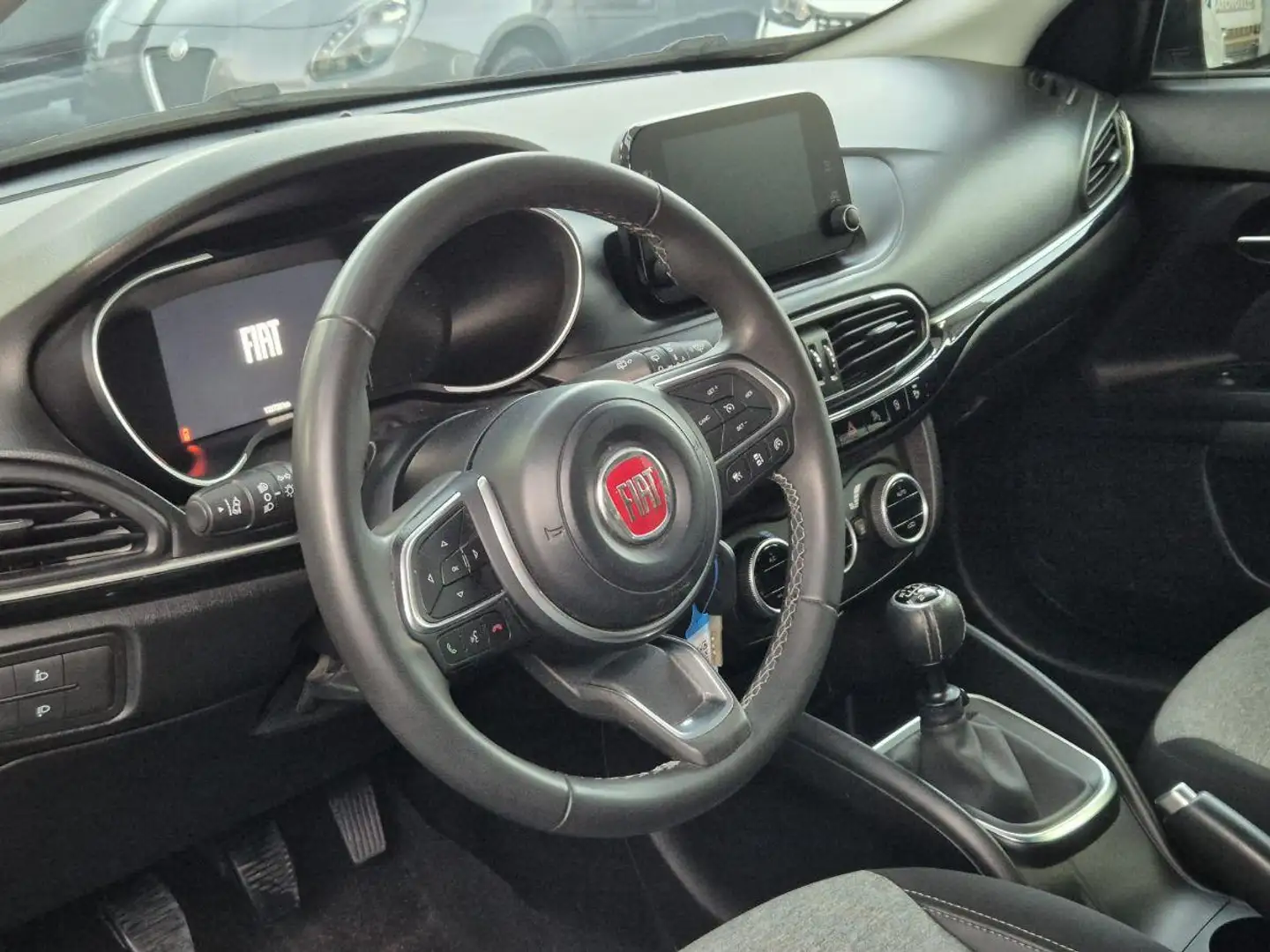 Fiat Tipo 1.6 Mjt S&S 5 porte Cross Gris - 2